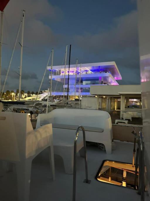Noche Insolita En Yate De 16M A 2 Minutos De La Playa Valencia Kültér fotó
