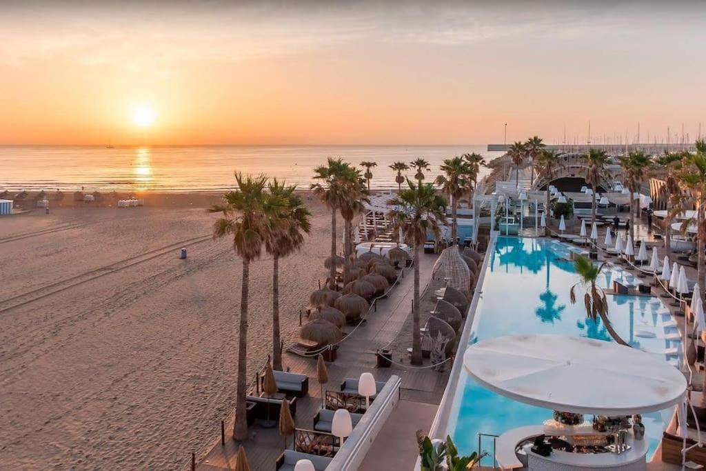 Noche Insolita En Yate De 16M A 2 Minutos De La Playa Valencia Kültér fotó